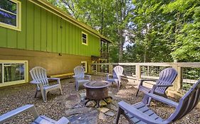 Charming Maggie Valley Getaway With Fire Pit!